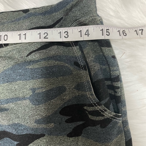 | Sundry | Green Camo Saturday Skirt, Camouflage Mini Knit Skirt. Size 1. - Picture 6 of 8